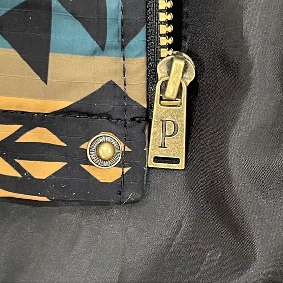 Pendleton Men's Cody Puffer Vest Medium NWT Journey West Black Blue Geo Print - Picture 13 of 16